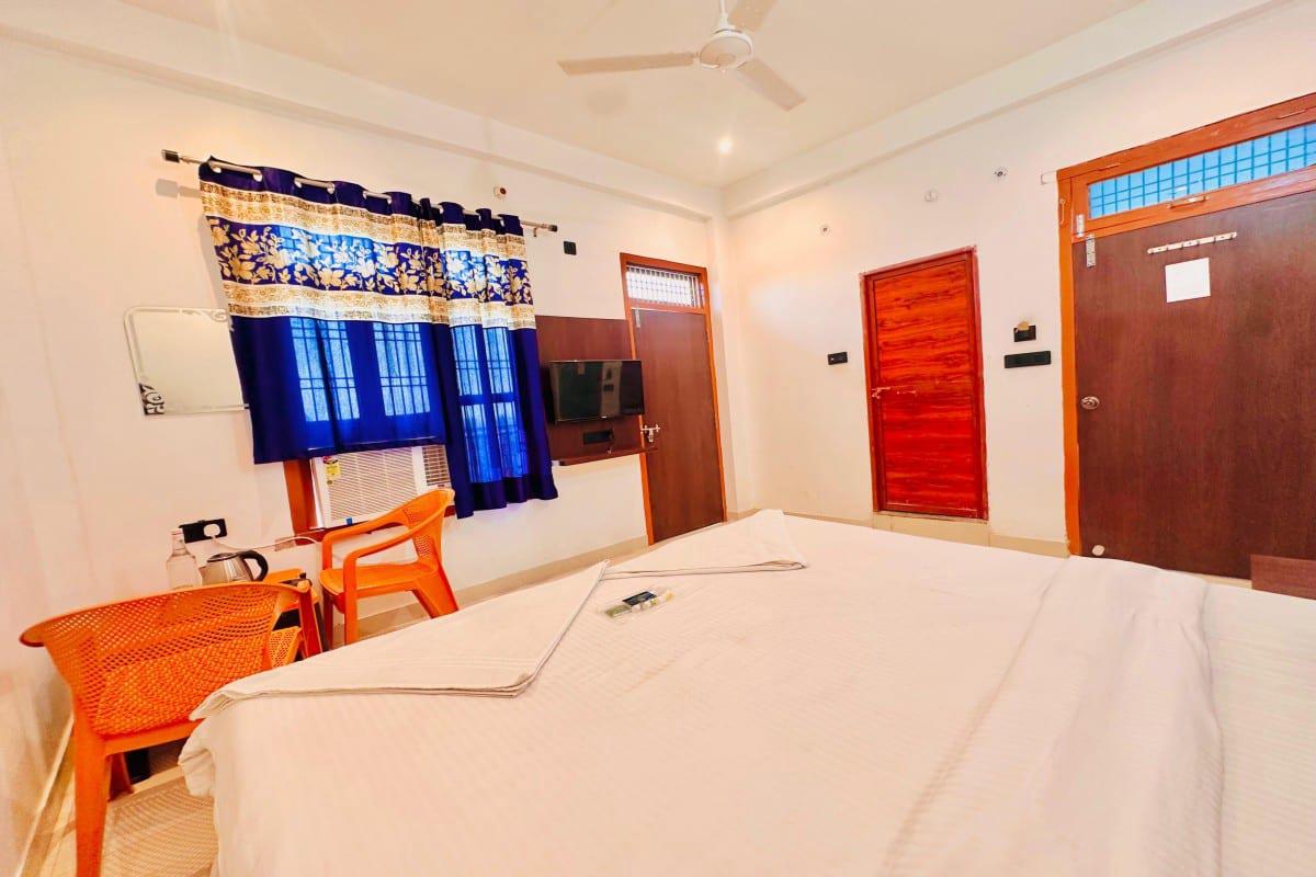 Hotel Aparna Palace photo 2