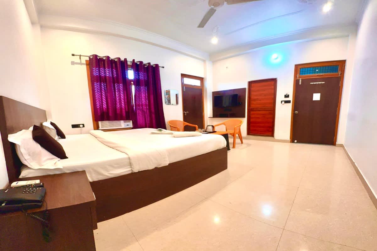 Hotel Aparna Palace photo 3