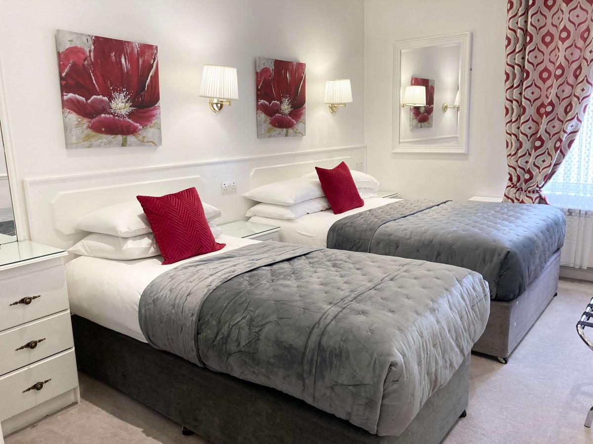 Dergvale Hotel photo 1
