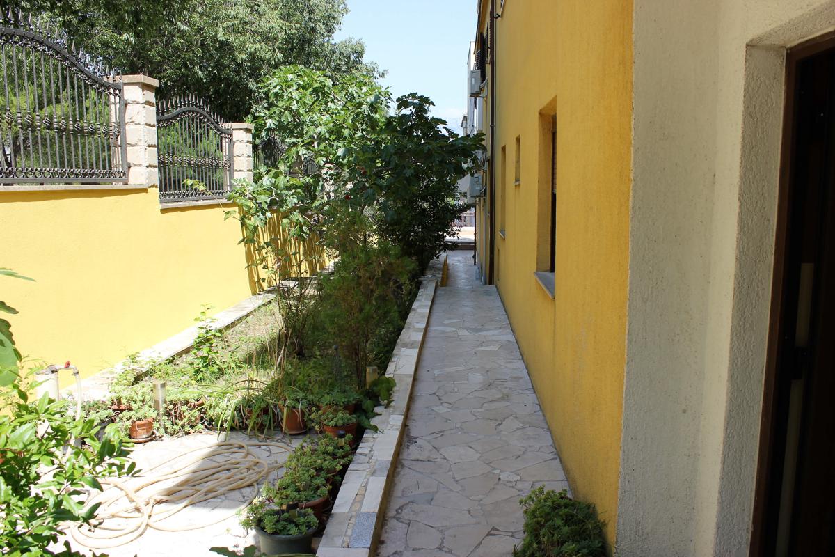 Eros Hostel photo 3