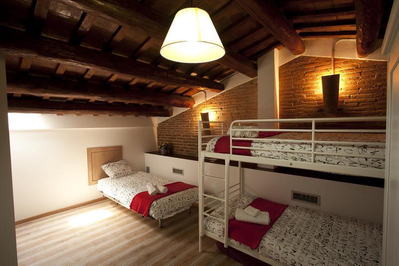 Coroleuhouse-BCN photo 1