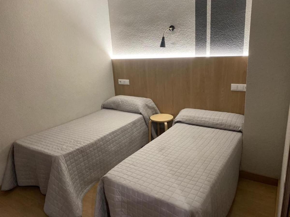Hostal Uria photo 2