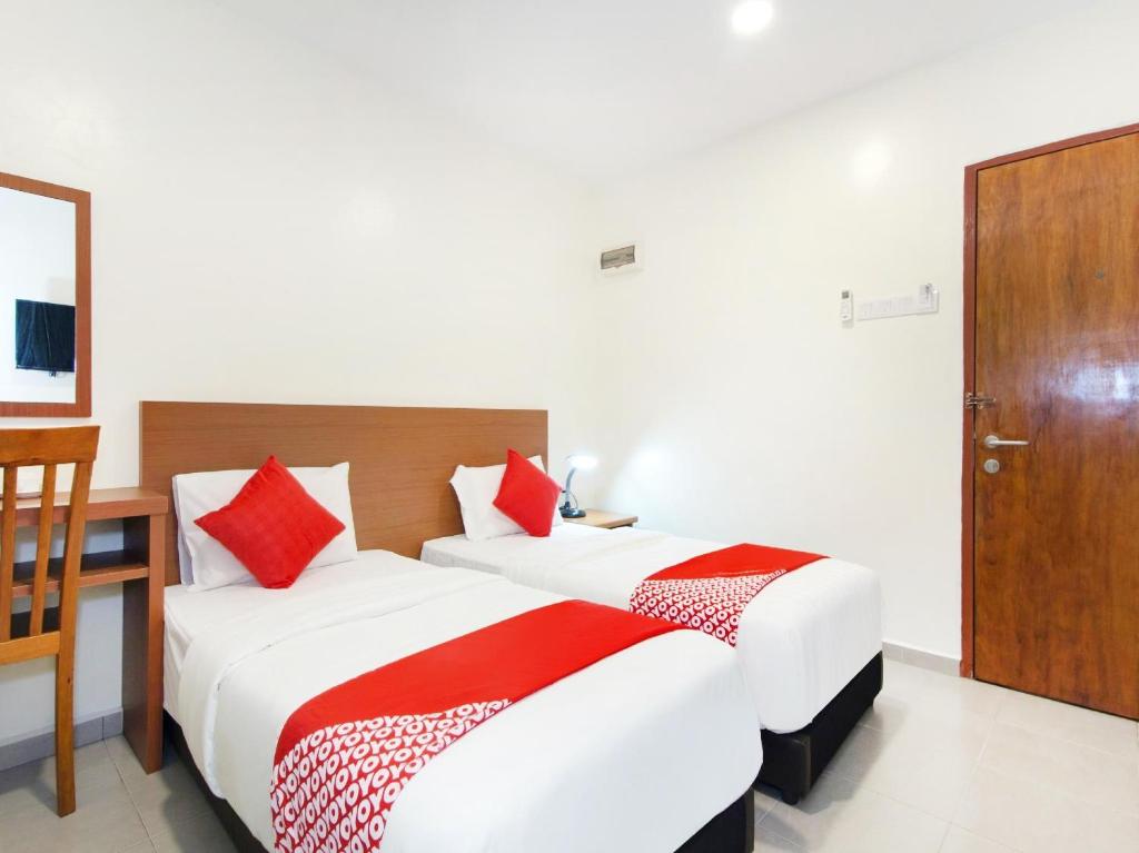Lawten Hotel - Near Jonker Street