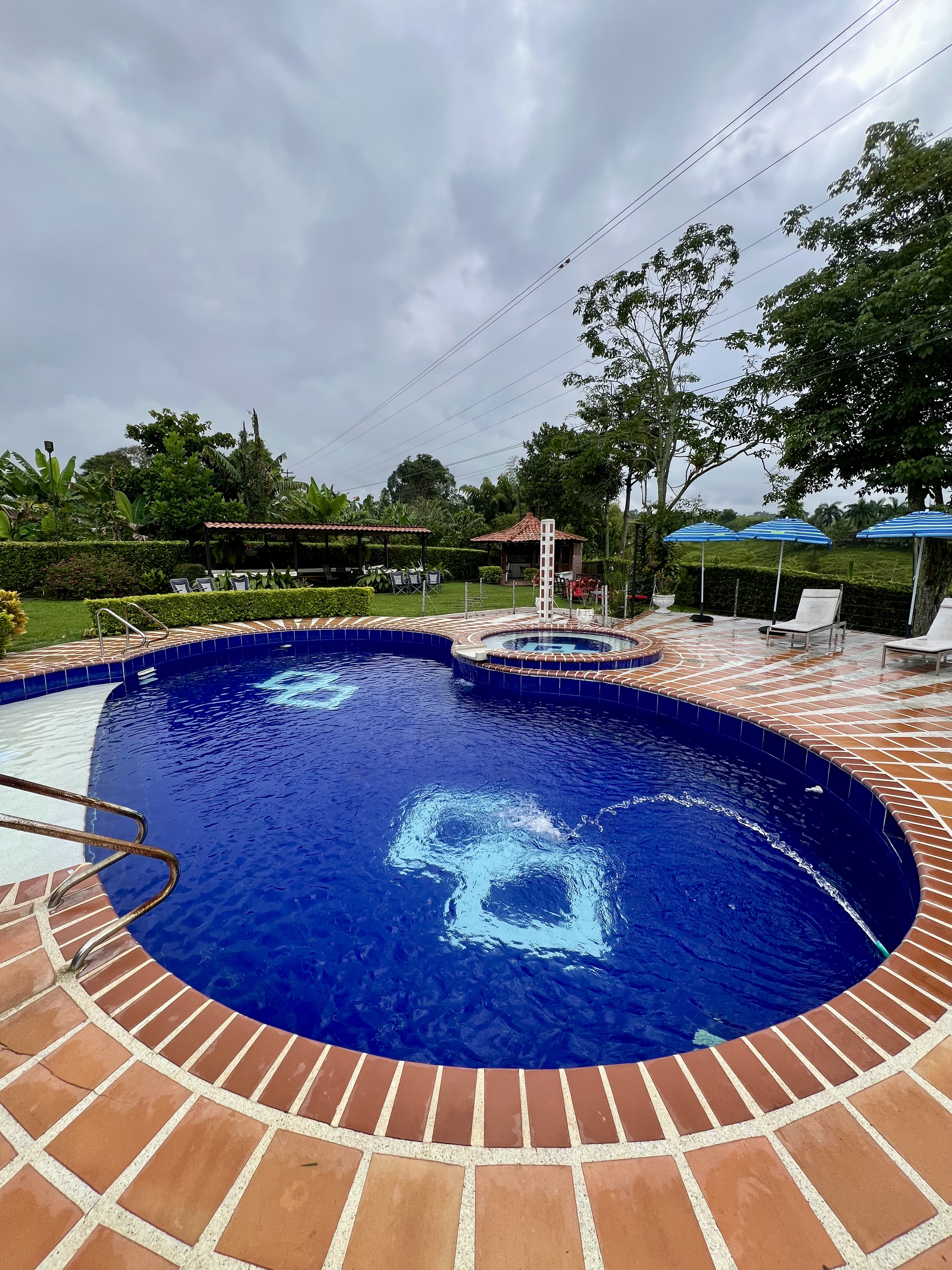 Casa Lujo Eje Cafetero 30 Personas, Piscina