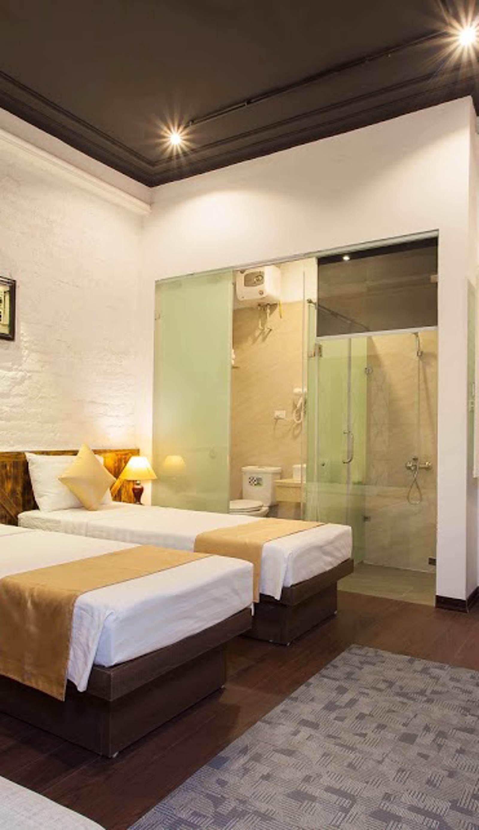 Luxury Backpackers