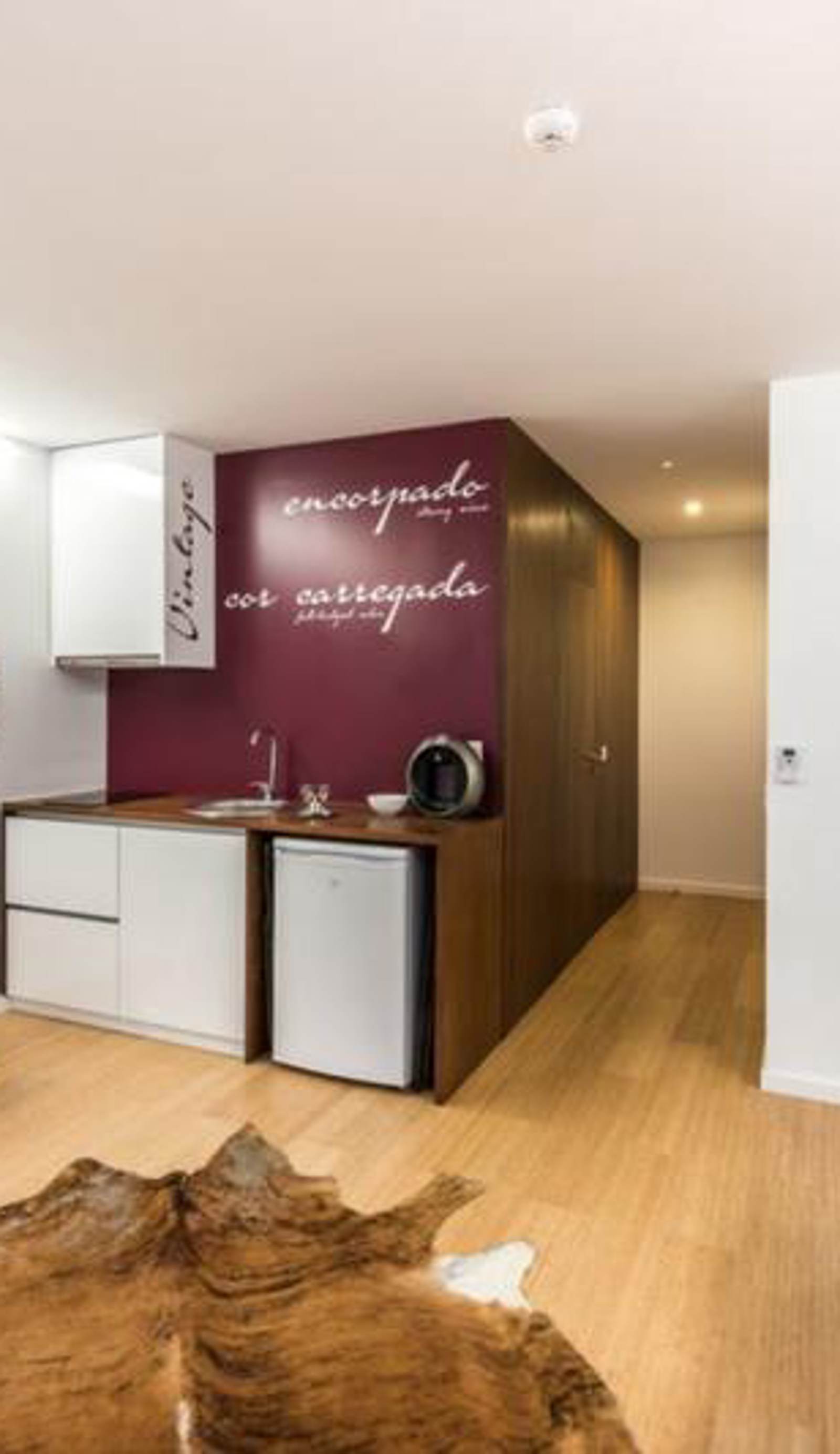Lounge Inn Guest House & Apartments