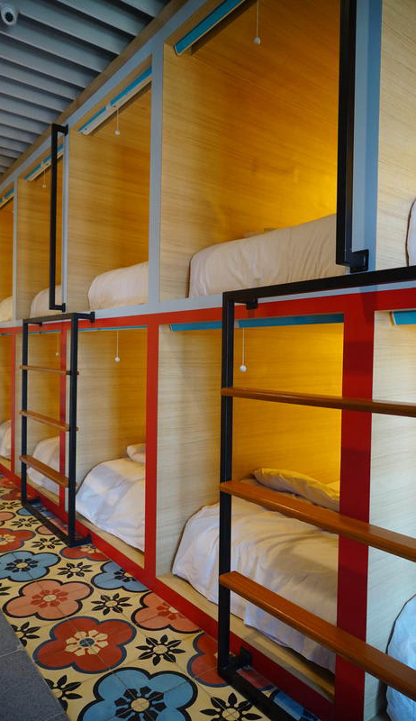 Borough Capsule Hostel Bali