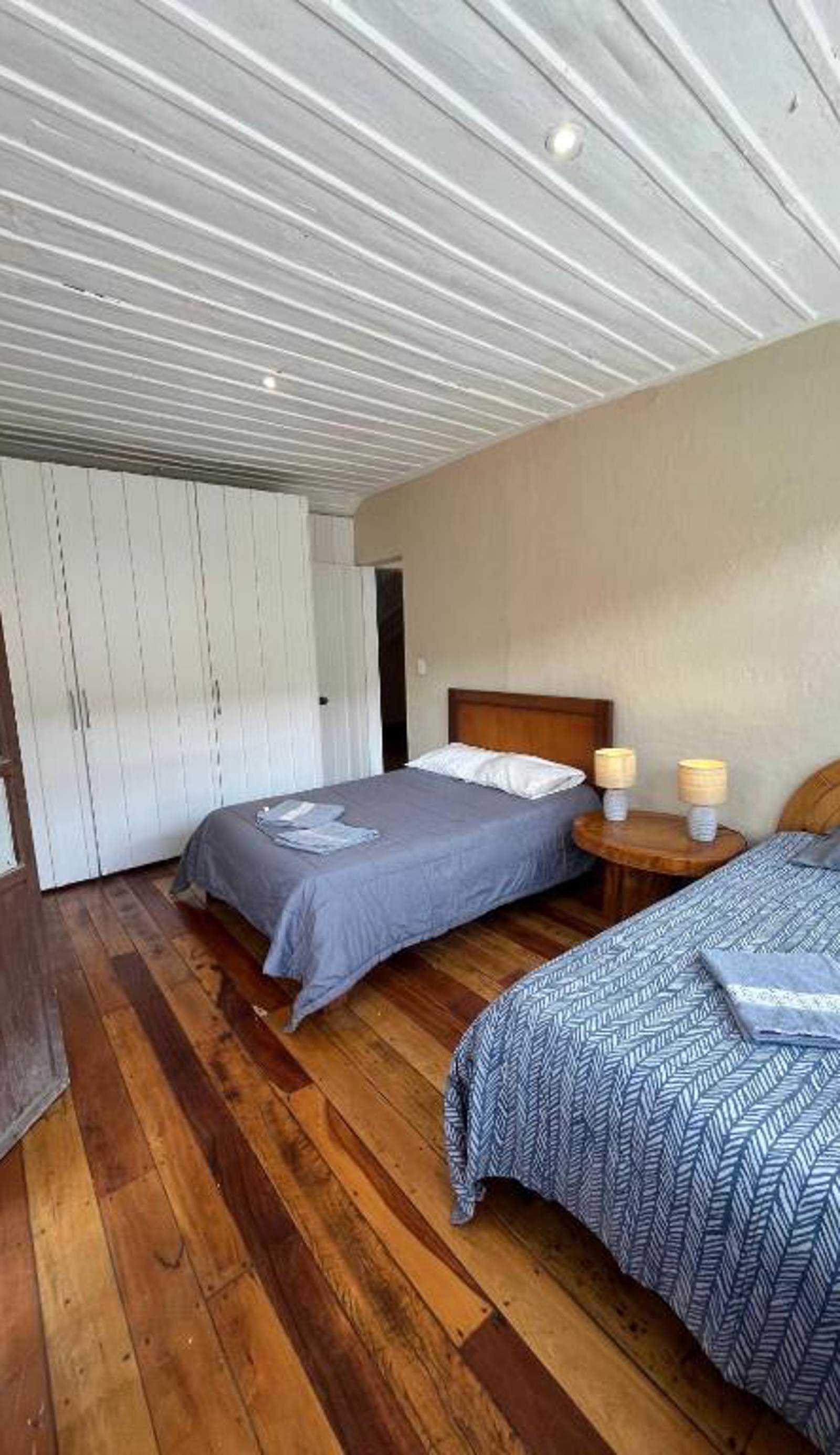 Beautiful hostel 5 blocks from Calderon Park
