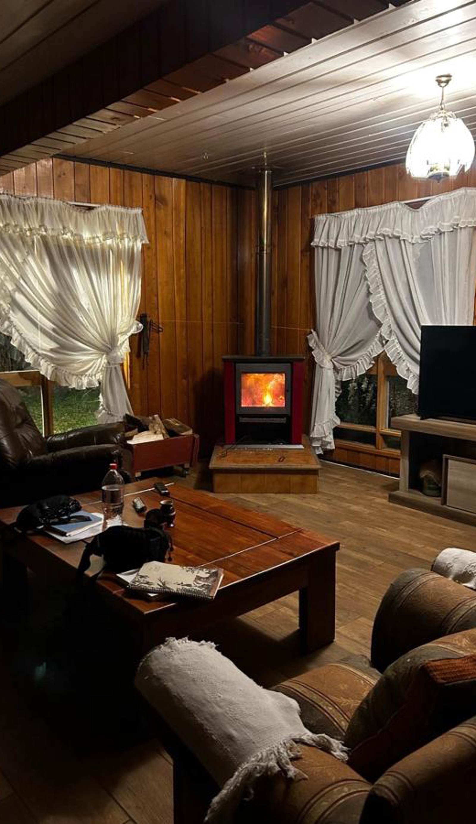 Cabañas y Hostal Casa de Campo Rukaleufu a orillas del Rio Huiscapi