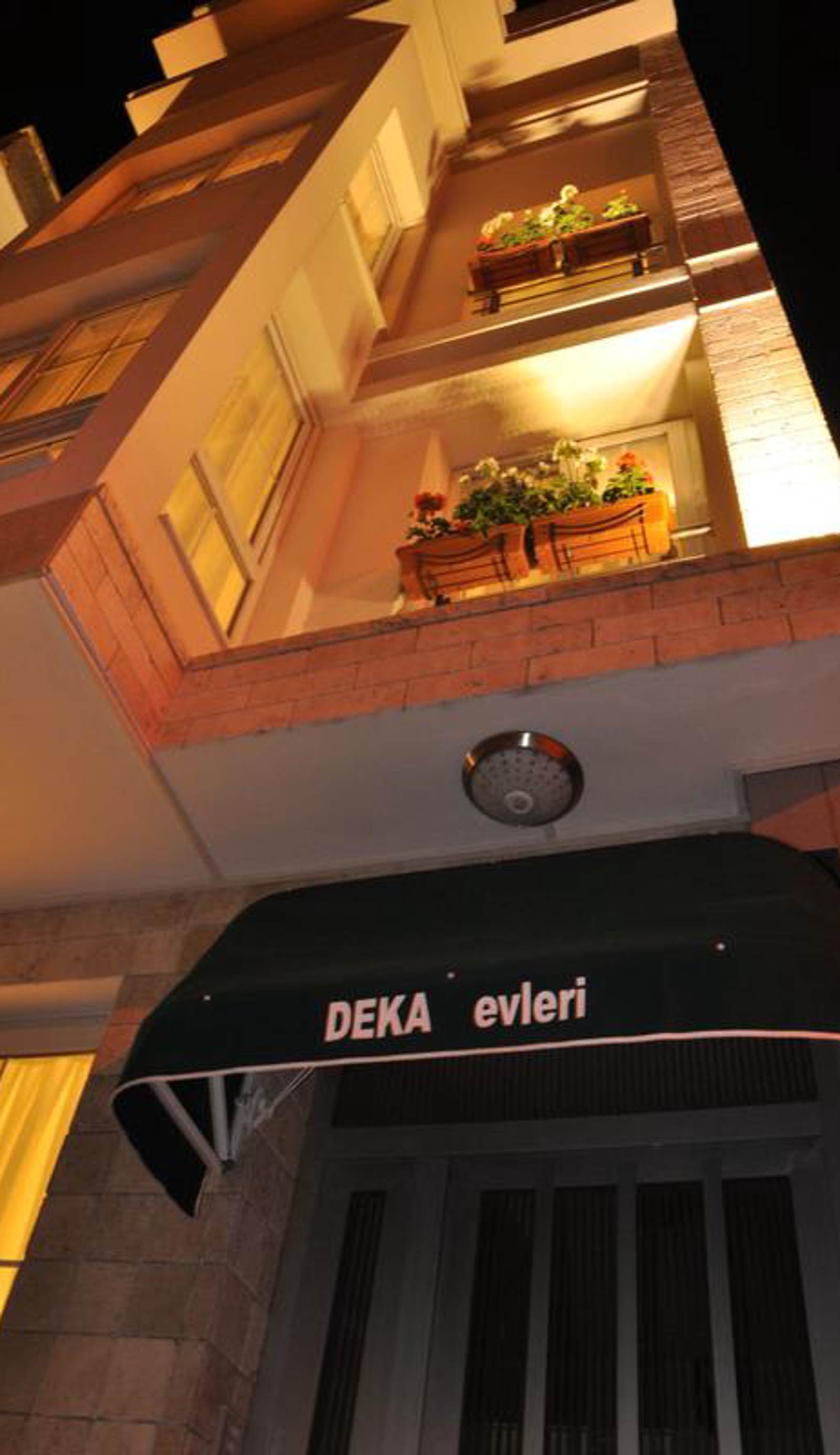 Deka Evleri