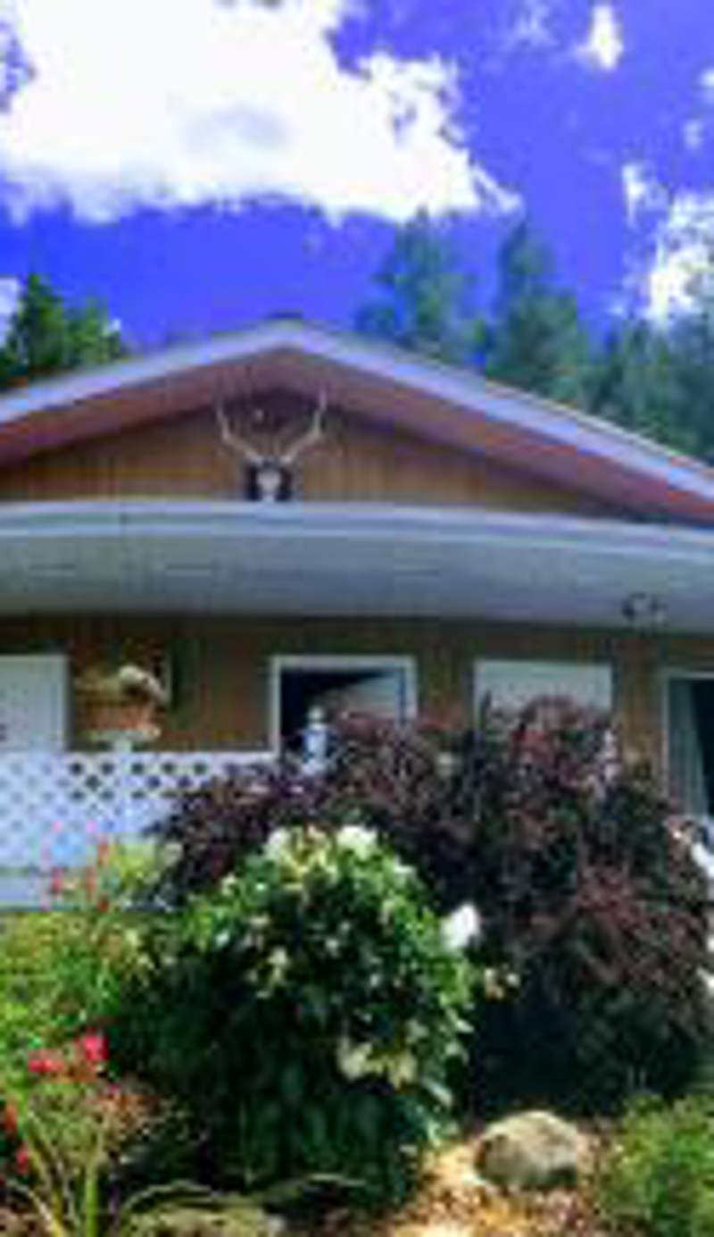 Crescent Motel