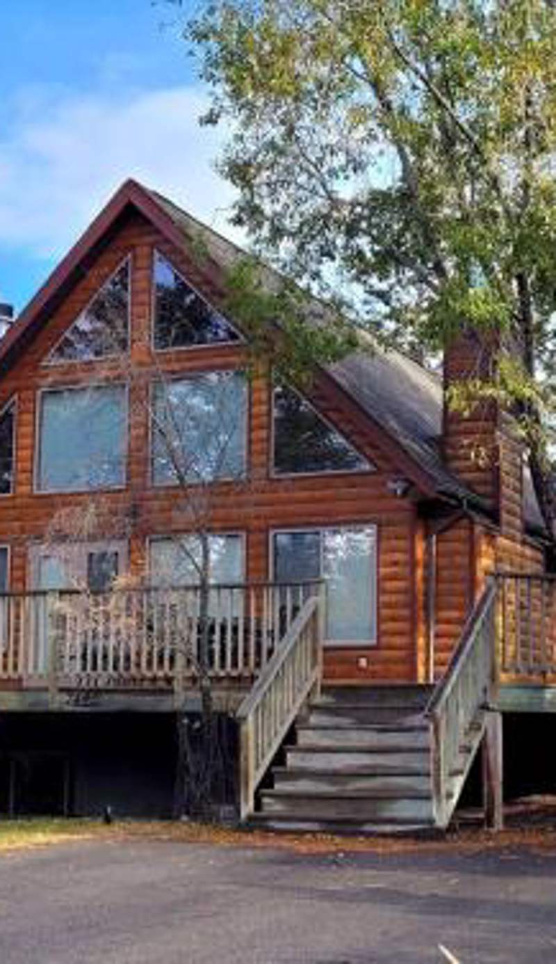 Pine Cone Cabin by StayIn