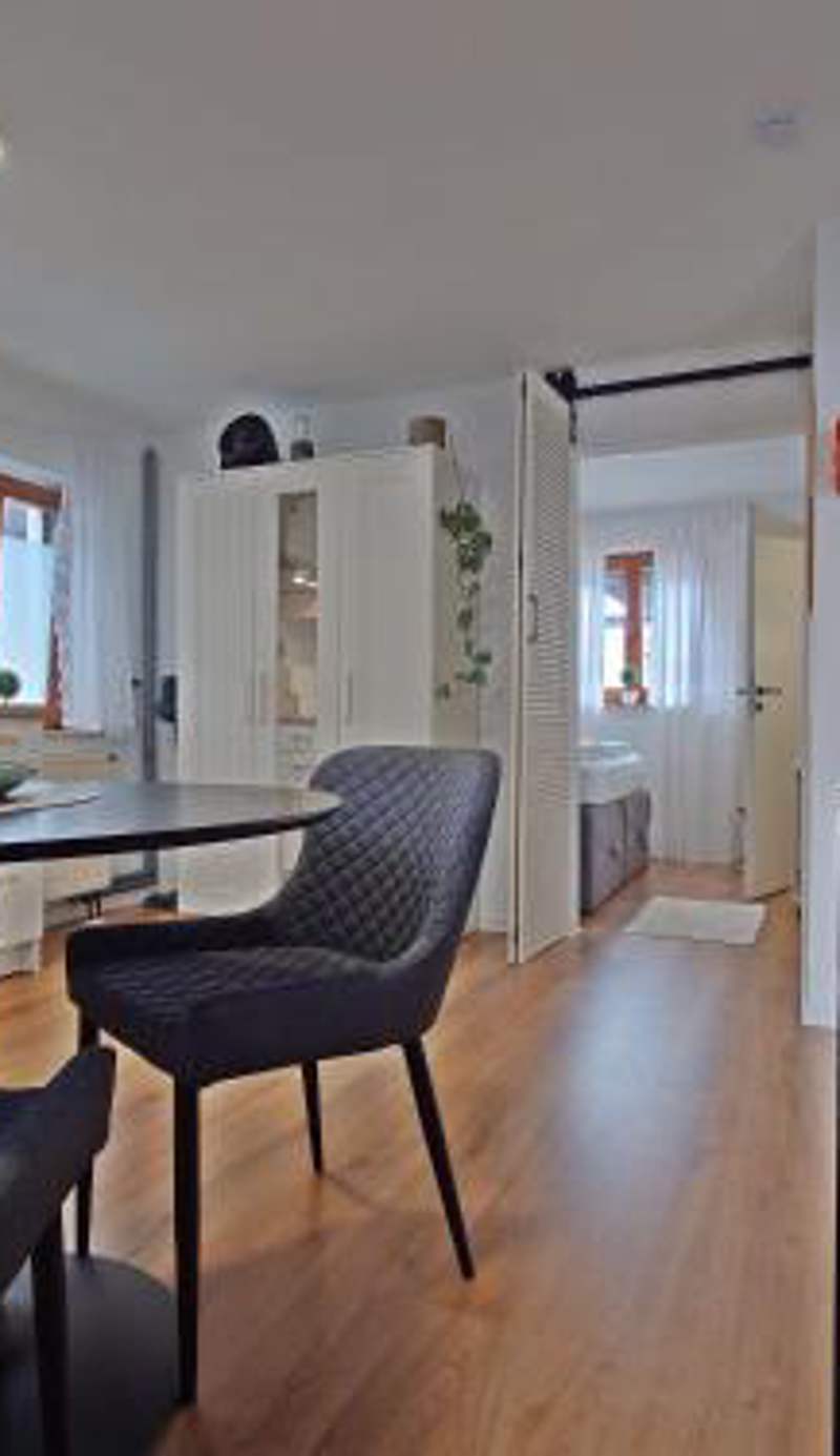 JIRVISTA-Homes, voll ausgestattete Wohnung im EG, kontaktloser Zutritt