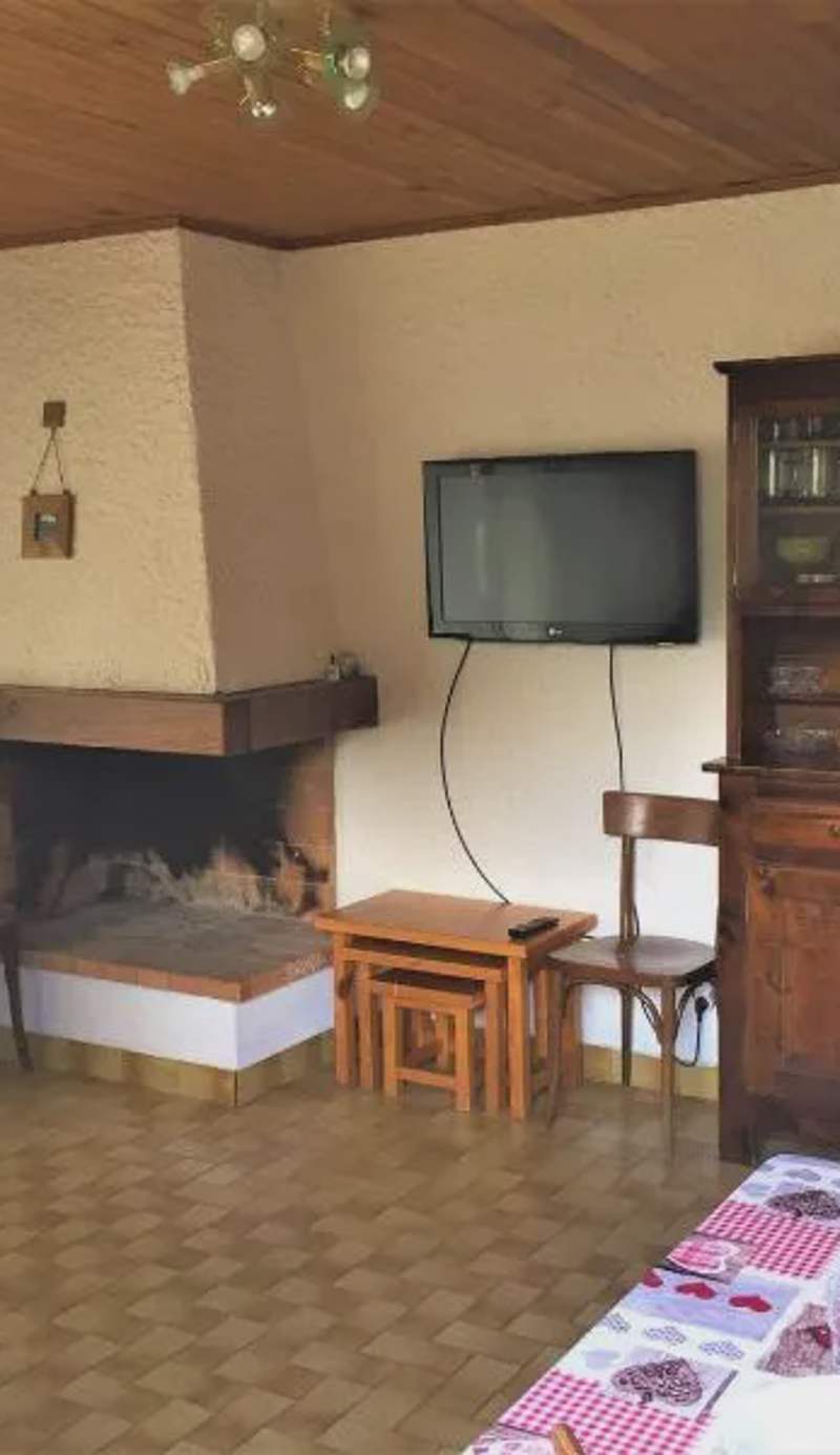 2 pièces proche pistes avec balcon - FR-1-459-63