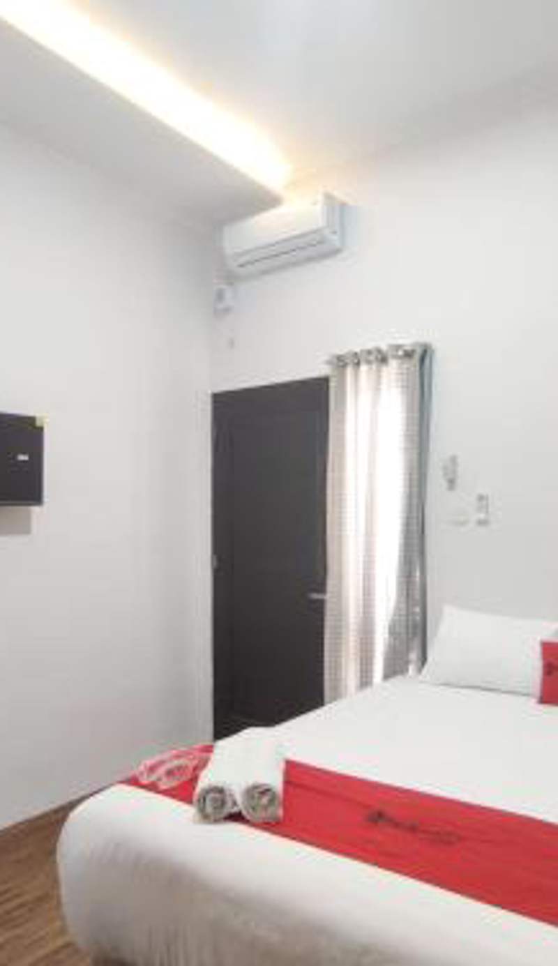 RedDoorz near Graha Saba Buana 2