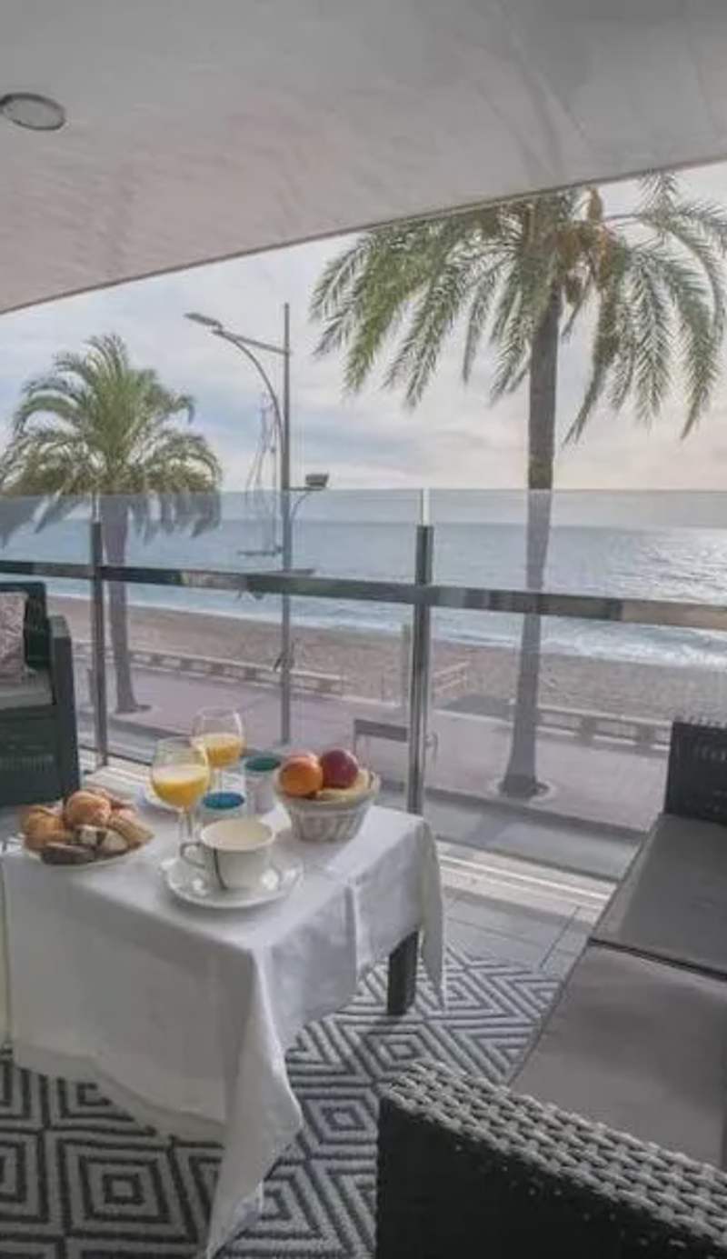 Lujoso apartamento a 1a línea del mar