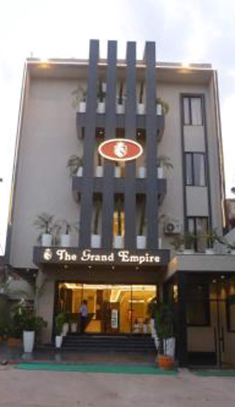 Hotel Grand Empire, Banquet, Swimming Pool with Taj View