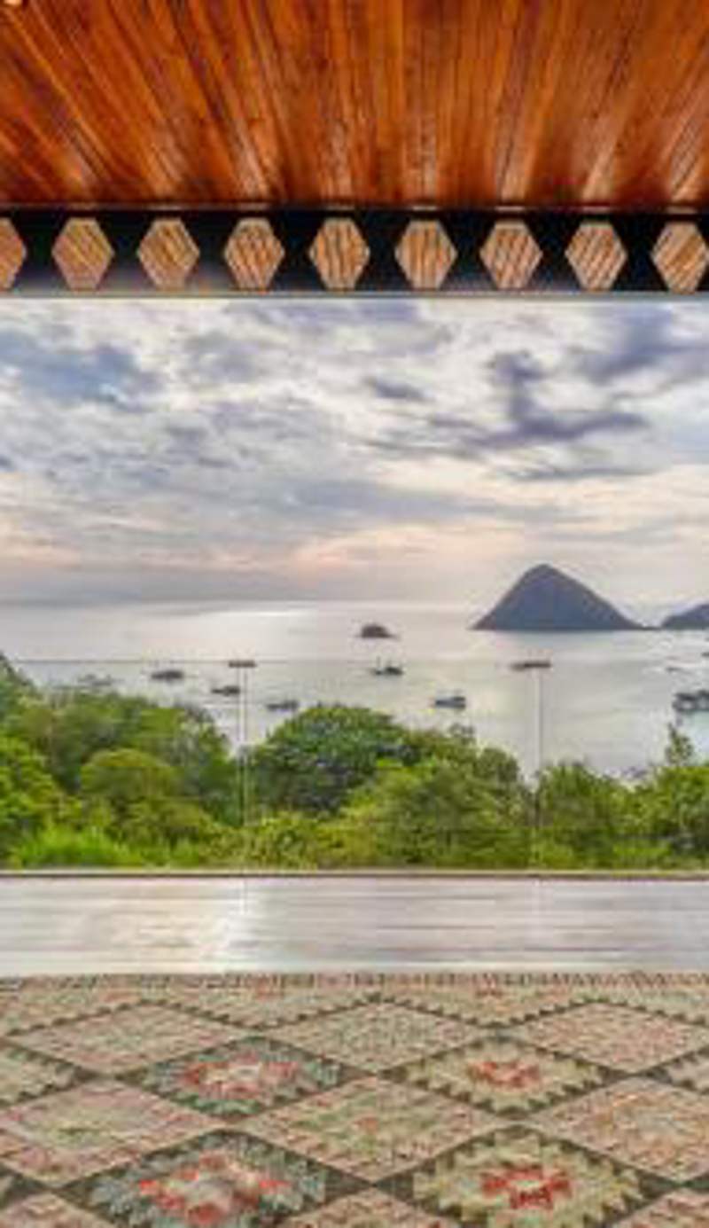 Paradise Garage Komodo Villa
