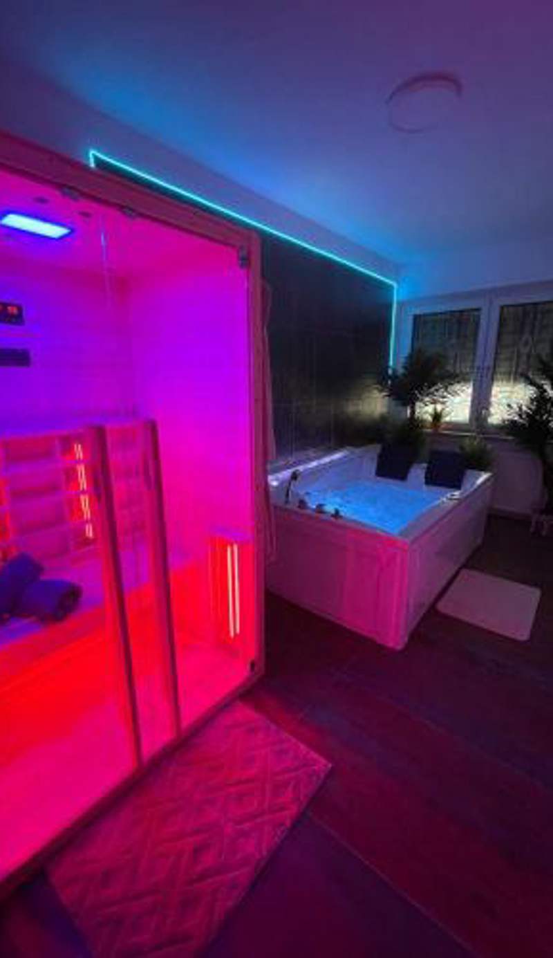 Historic vintage Suite with Jacuzzi & Sauna