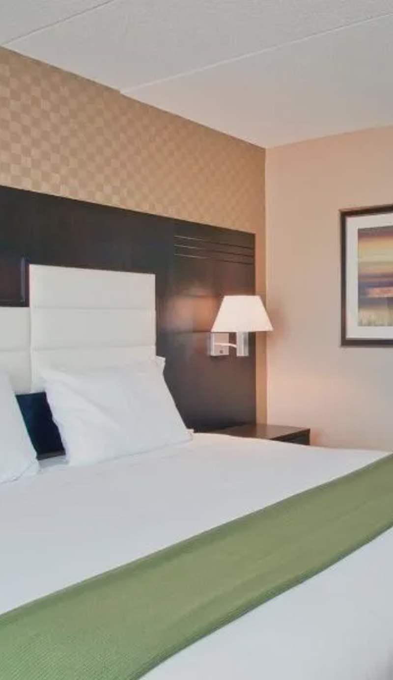 Holiday Inn Express & Suites Ottawa West - Nepean by IHG