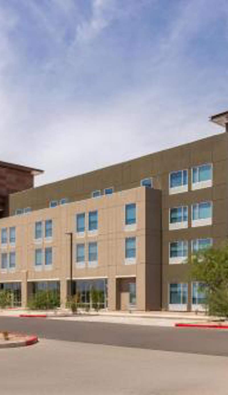 La Quinta Inn & Suites by Wyndham Phoenix West Glendale