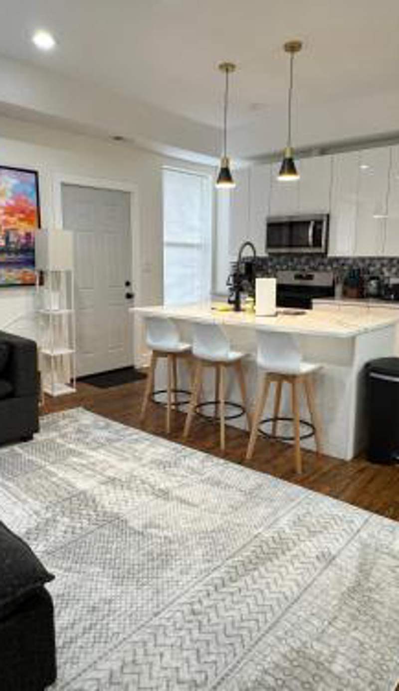 Chic Euro City Getaway- Close to Downtown