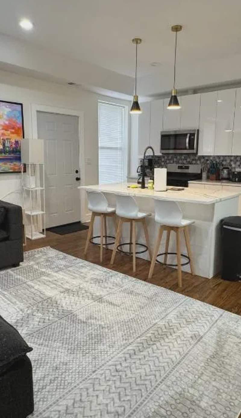 Chic Euro City Getaway- Close to Downtown
