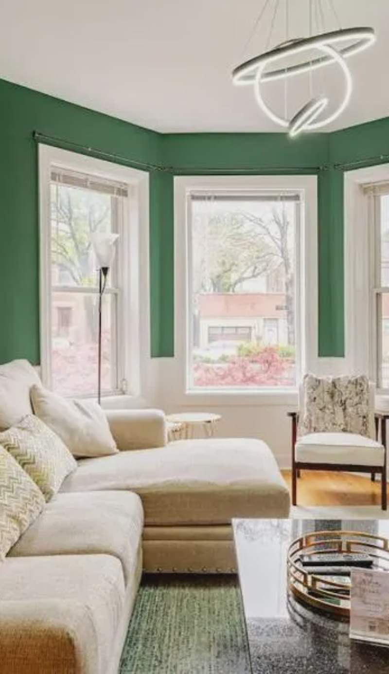 2 Bed Apt w/ Office, Free Parking, Near Wrigley
