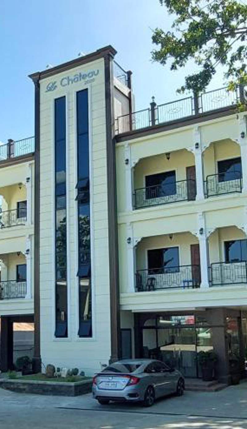 Le Chateau Residences
