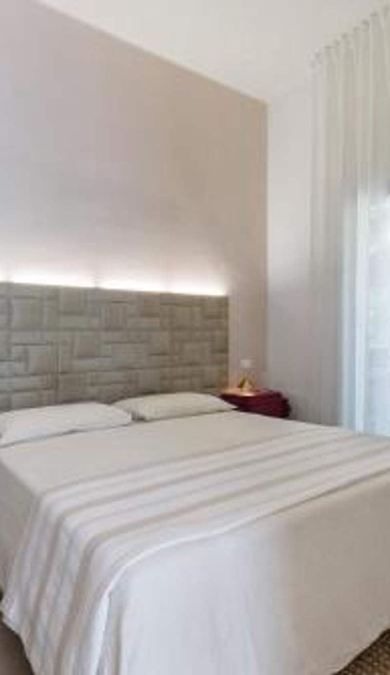Suite with garden and parking