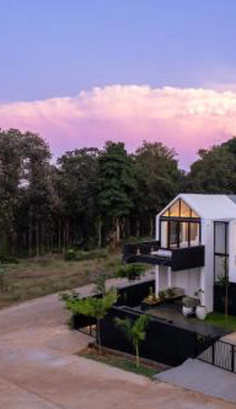 StayVista at Lotus Lumiere with Breakfast & jacuzzi