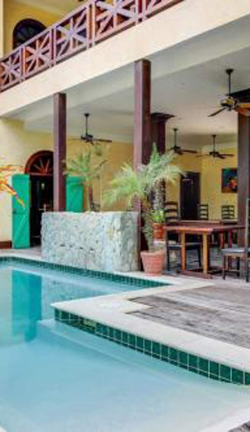 Colonial Suite @ Mahogany Hall