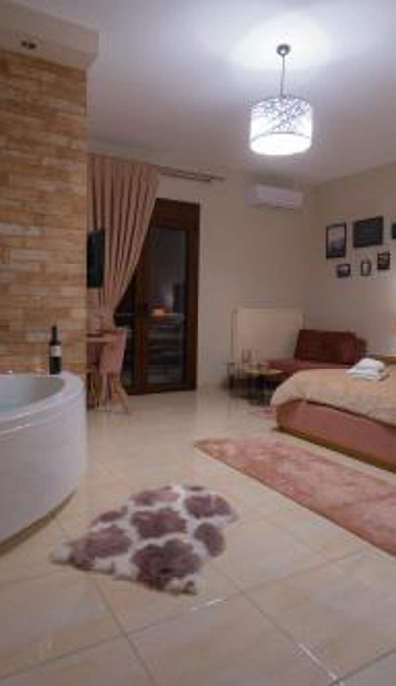 Zillis Apartments