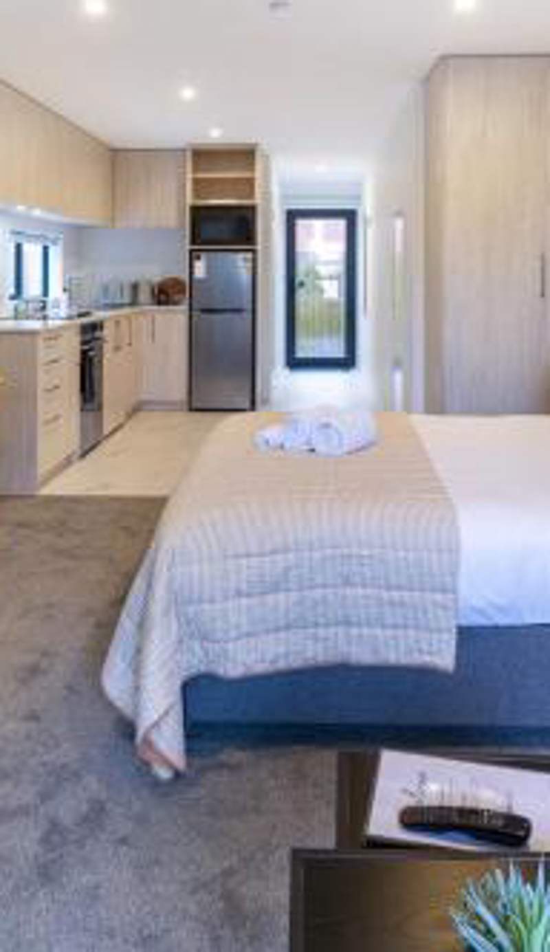 Modern Studio Retreat Prime City Fringe Location