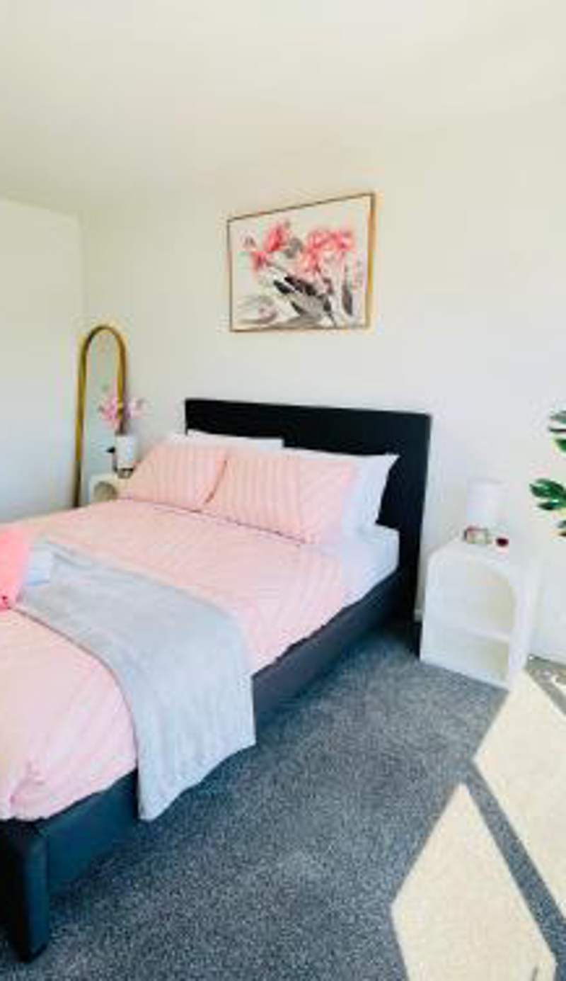 Walking Distance to Riverside Market & Hospital