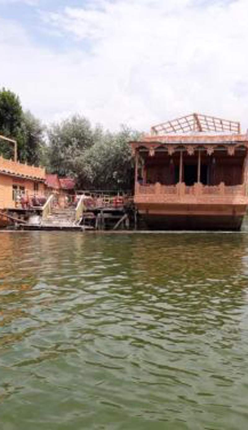 Jackson Heights Houseboats