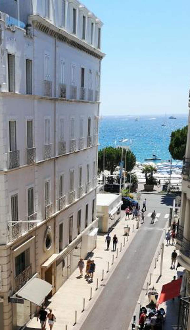 Azurene Royal Hotel