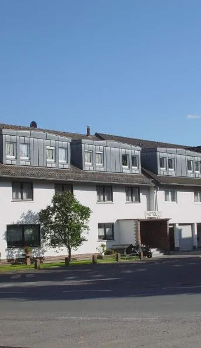 Zur Burgruine Frauenberg
