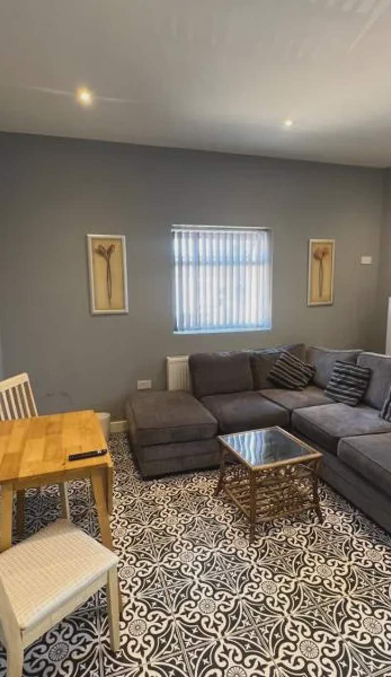 City West Apartments 3 bedroom large & modern Apartment