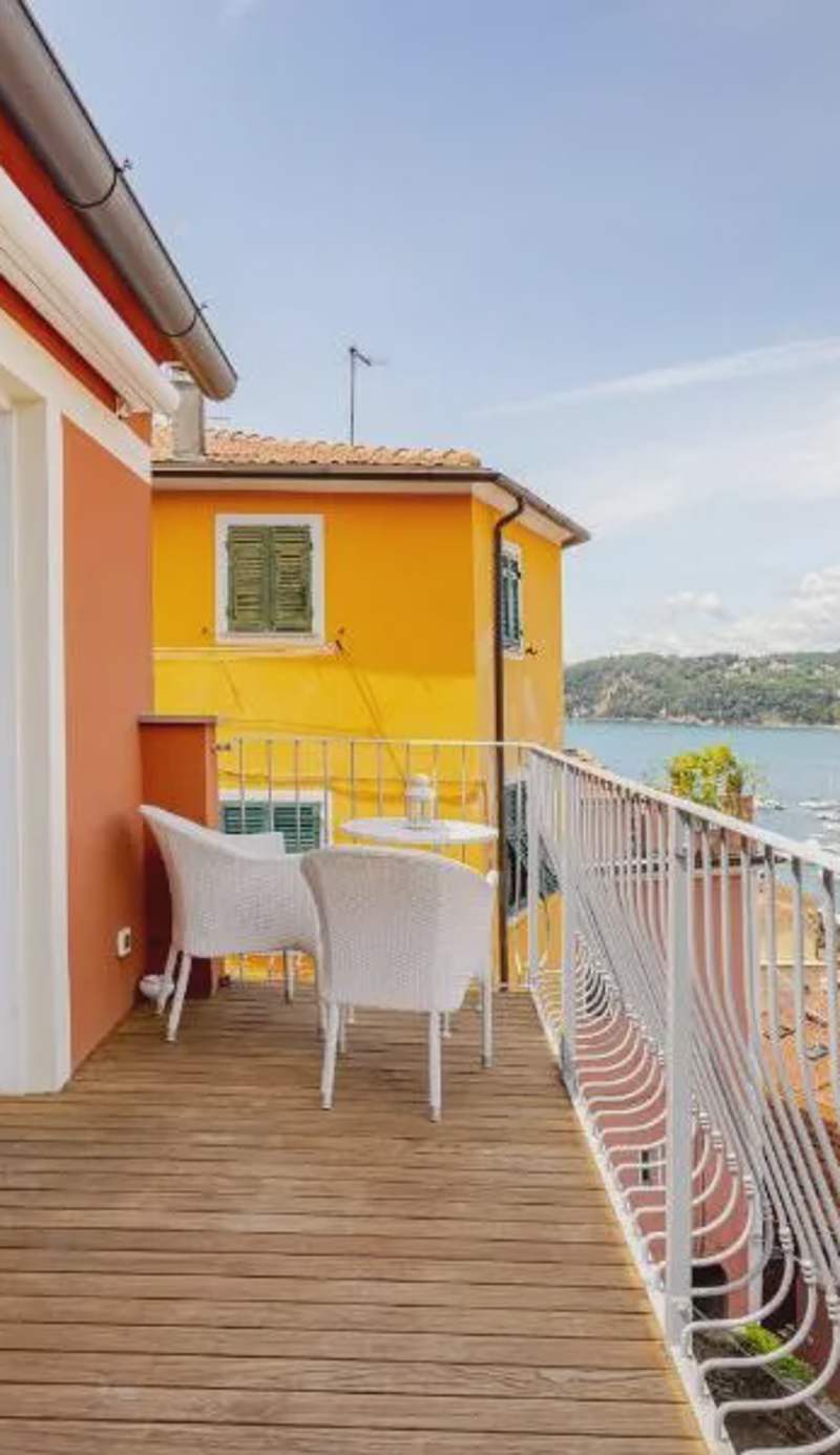 Penthouse-sea view terrace in the historic center