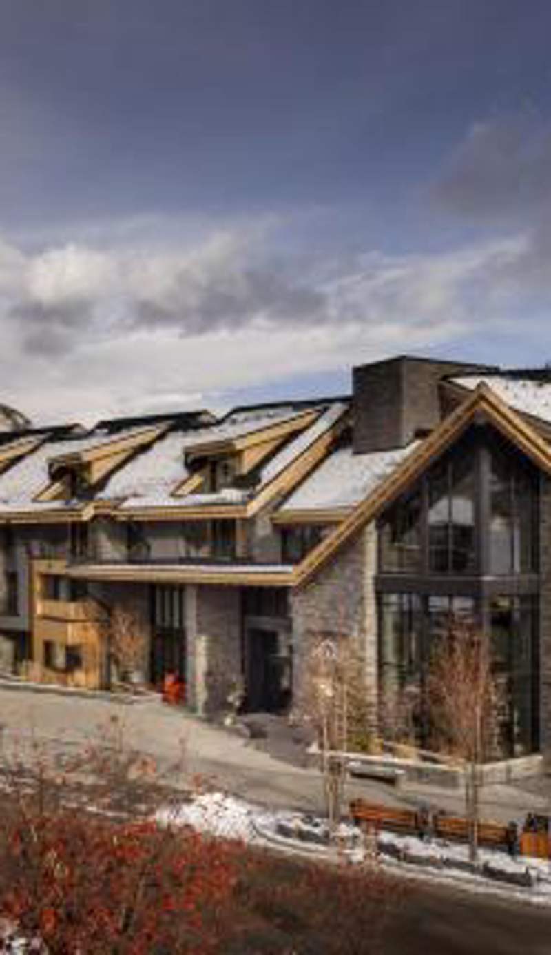 Peaks Hotel and Suites