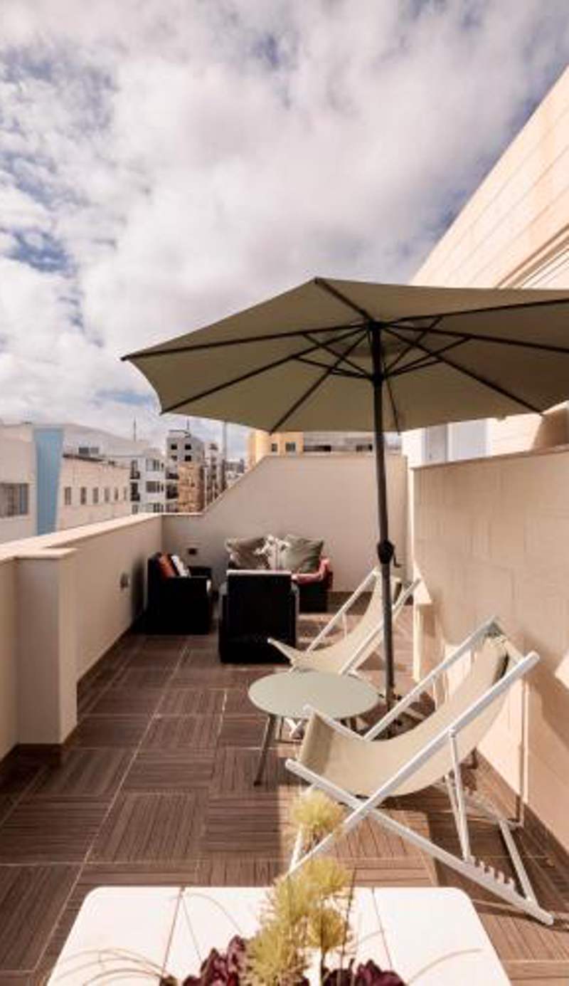 Superb 3 Bed Penthouse with Large Terrace