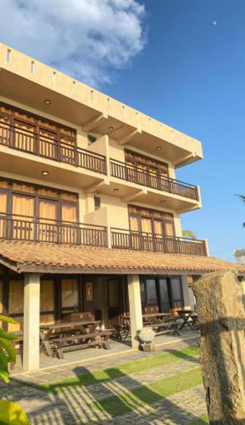 Arrow Beach Hotel