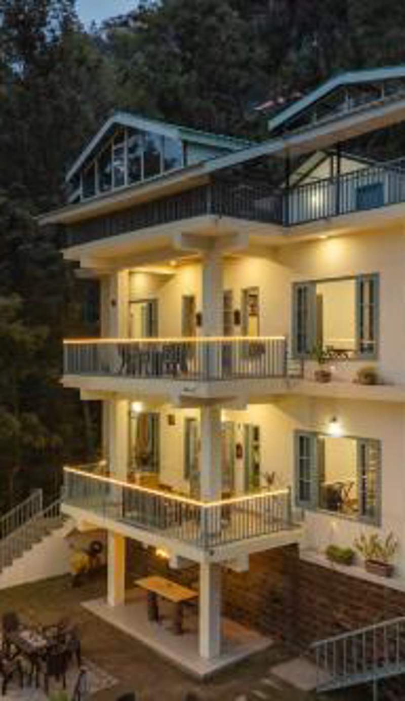 StayVista at Pinecrest Manor - Outdoor Jacuzzi