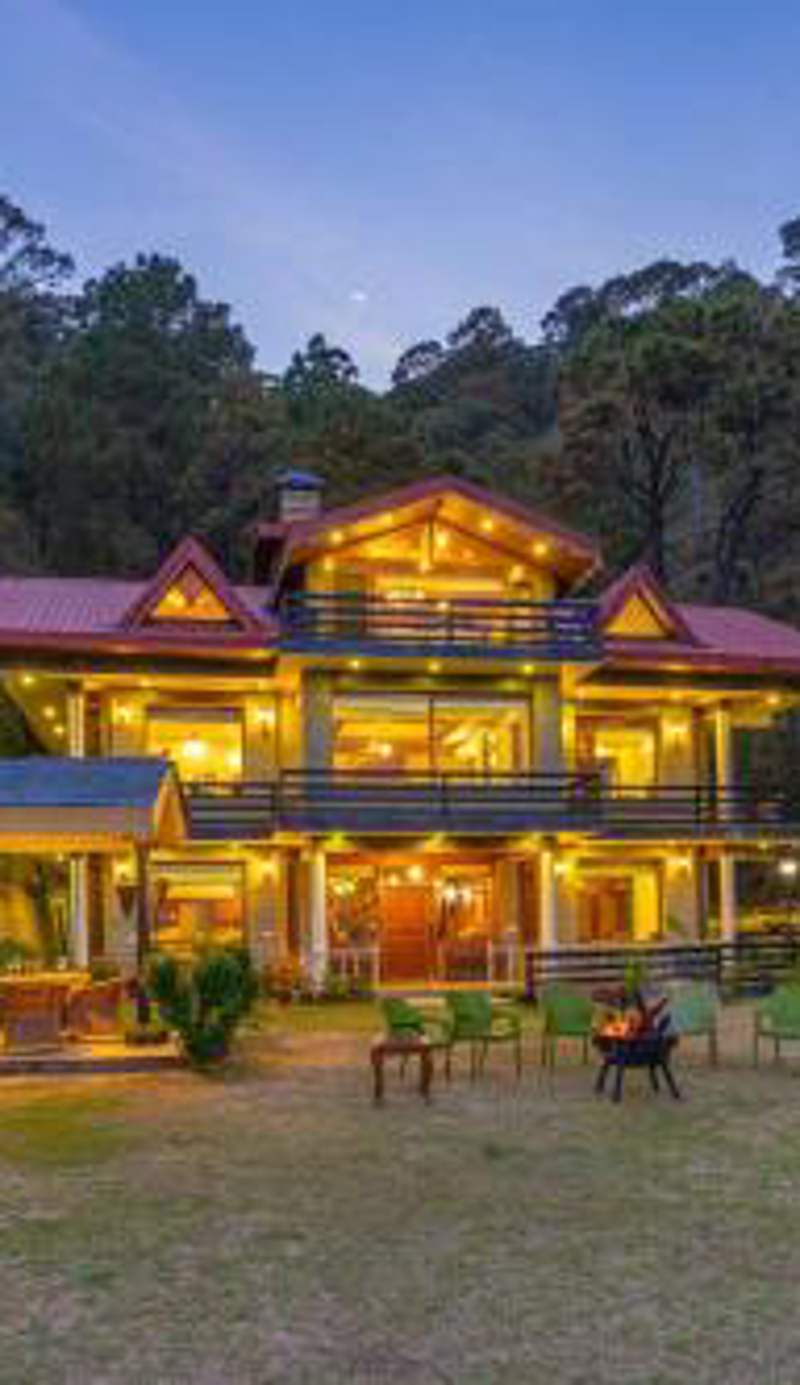 StayVista at Floradale W Jacuzzi & Wood-Fire Pizza