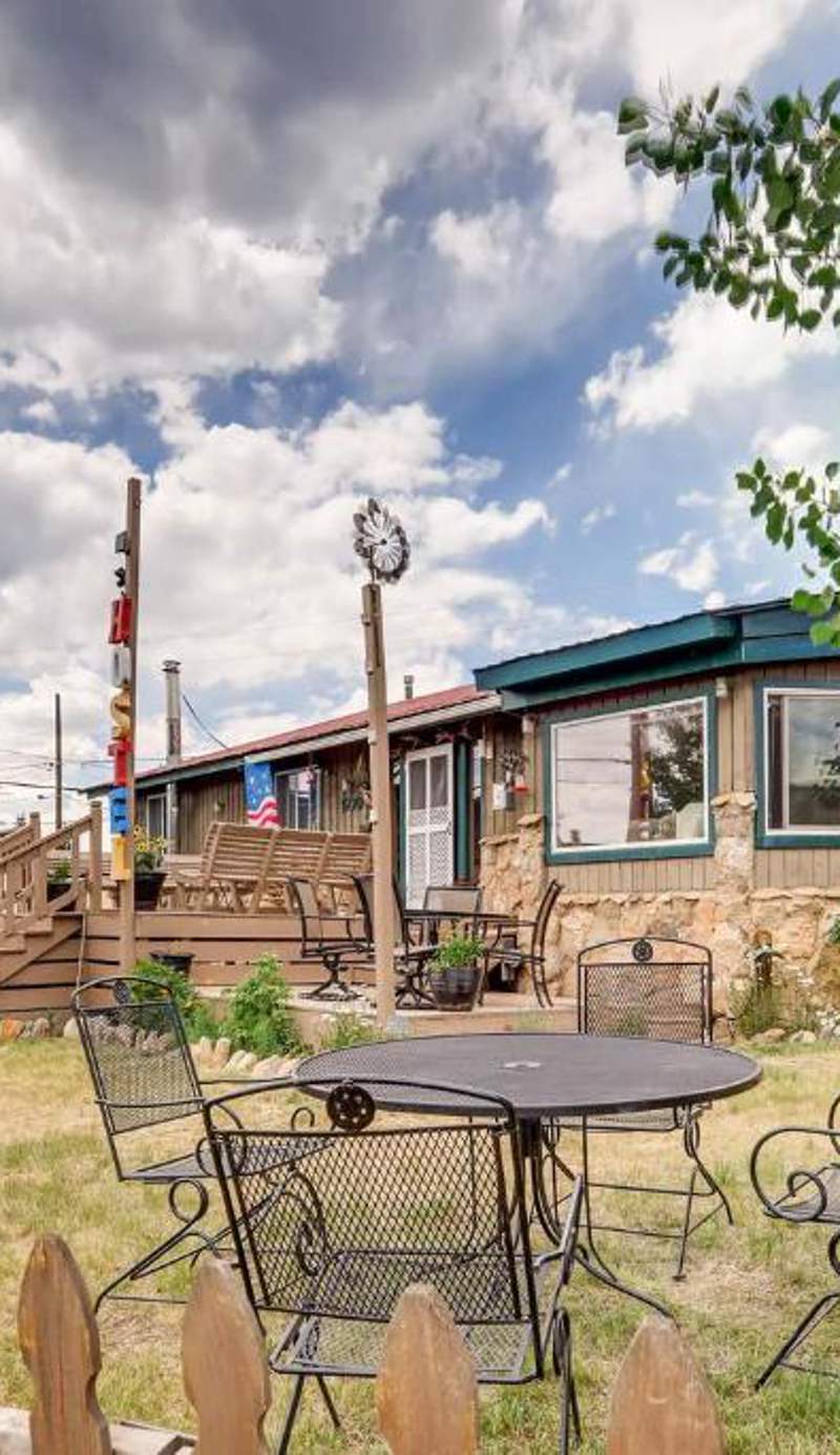 Inn the Clouds Hostel and Inn