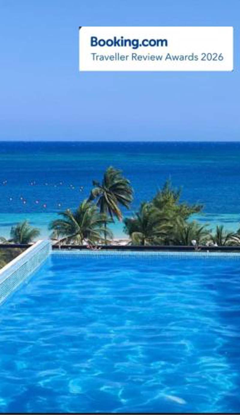 Modern 1 bedroom suite by beach Great location!