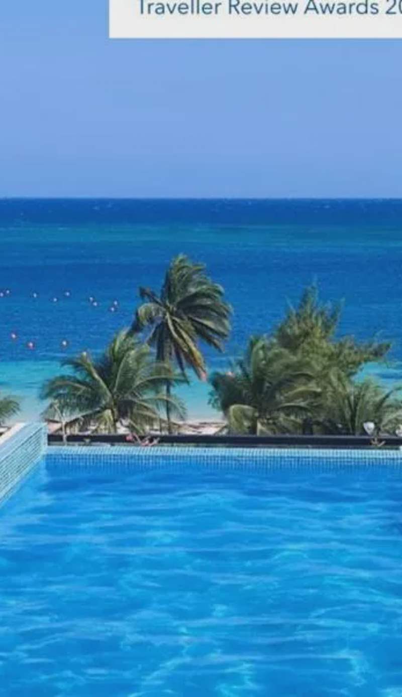 Modern 1 bedroom suite by beach Great location!