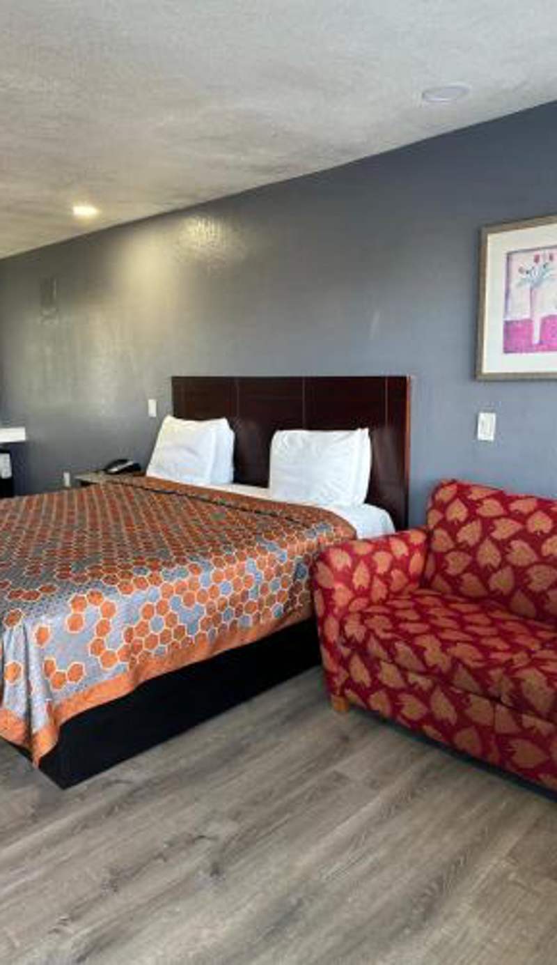 Fireside Inn By The Beach Boardwalk & Bowling