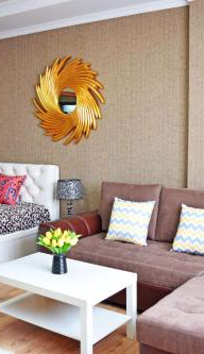 Sunny apartment with mountain view